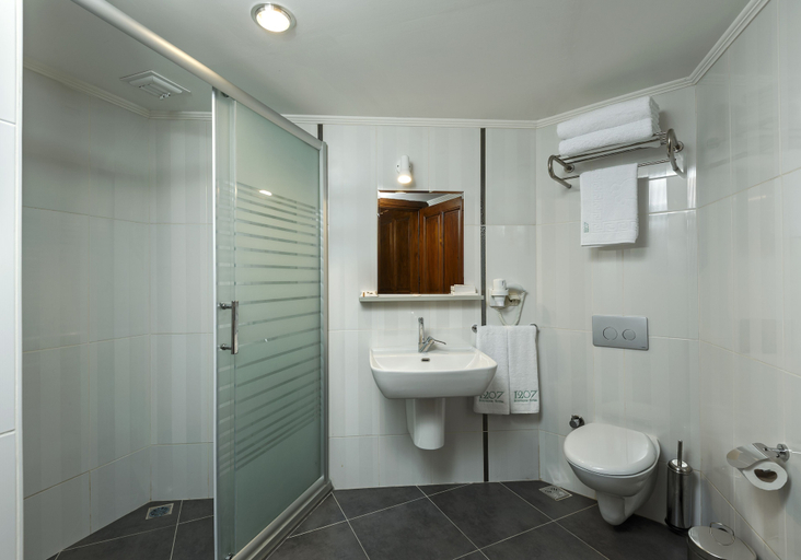 Bathroom 5, Hotel 1207 Special Class, Antalya