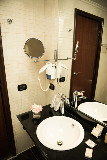 Bathroom 5, Cherry Maryski Hotel, Alexandria