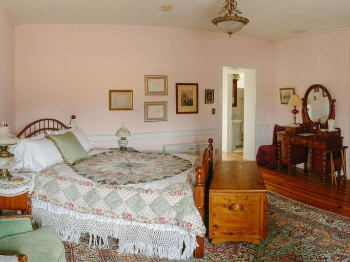 Bedroom 2, Cave Hill Farm Bed & Breakfast, Rockingham