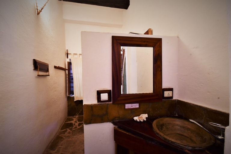 Bathroom 4, Miti Miwiri, Macomia