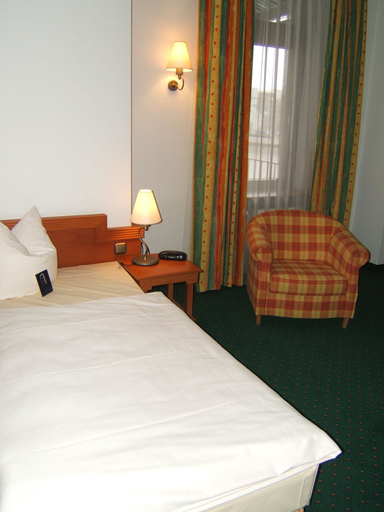 Bedroom 4, City Hotel Kaiserhof, Offenbach am Main