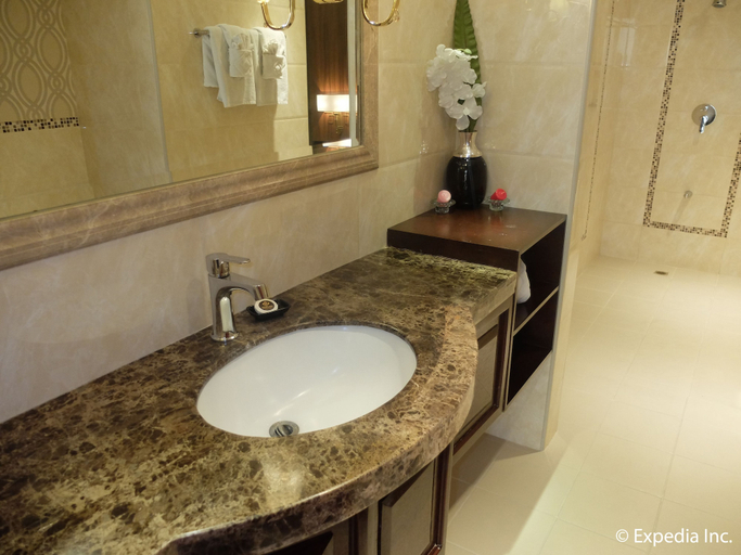 Bathroom 5, Central Park Tower Resort, Mabalacat