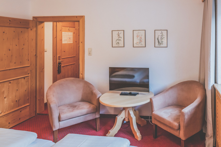 Bedroom 3, Hotel Kertess, Landeck