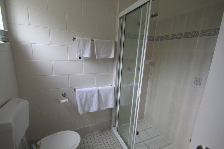 Bathroom 2, The Colonial Rose Motel, Mundingburra
