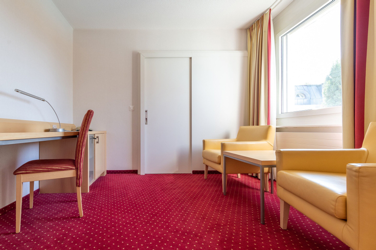 Bedroom 3, Grand Hôtel et Centre Thermal, Jura-North Vaudois