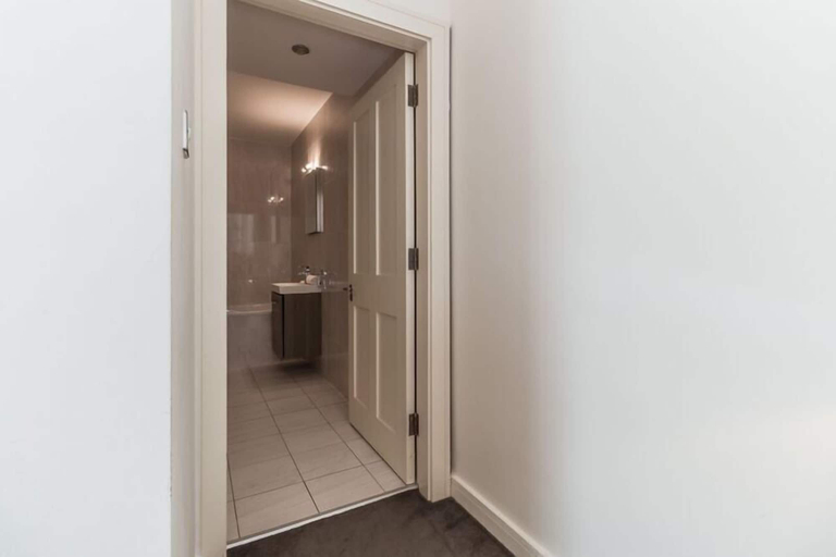 Others 5, The Eamon DeVelara Suite - hiphipstay, Dublin
