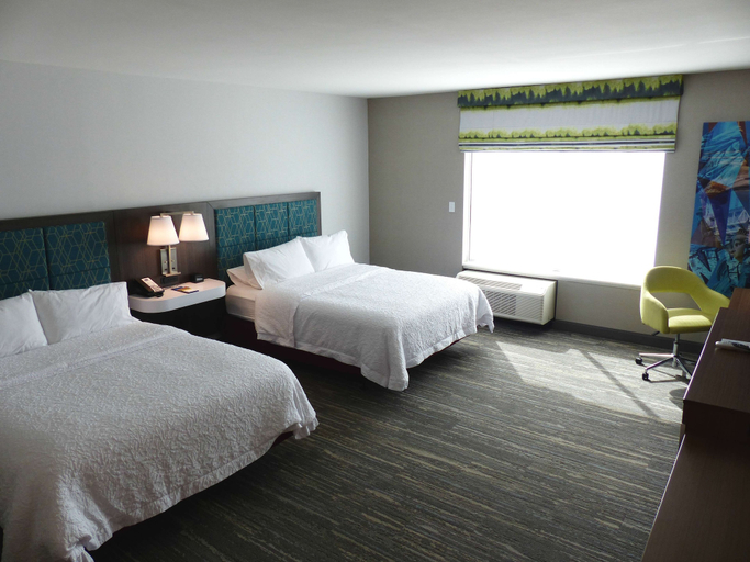 Bedroom 3, Hampton Inn Paramus, Bergen