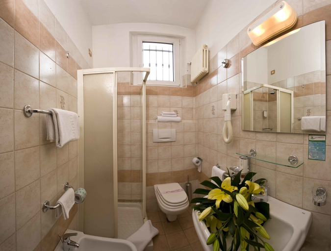 Bathroom 4, Hotel King, Rimini