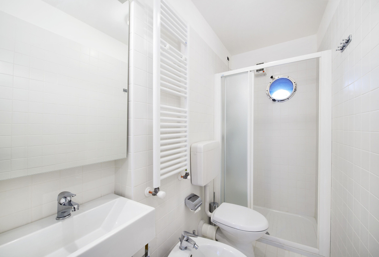 Bathroom 4, Albergo Diffuso Comeglians, Udine