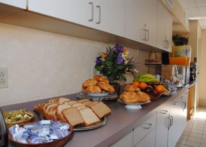 Food & Drinks 4, Rodeway Inn Willington North, Tolland