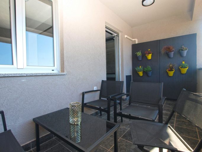 Others 5, Apartment 1634, Pula