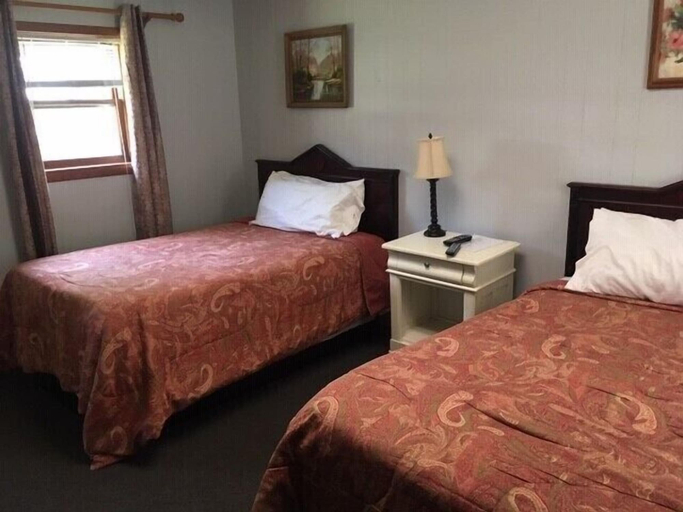 Bedroom 3, Hickory Shades Motel, Brown