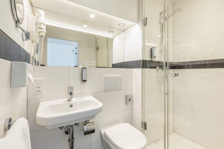 Bathroom 5, Garner Hotel OSNABRÜCK by IHG, Osnabrück