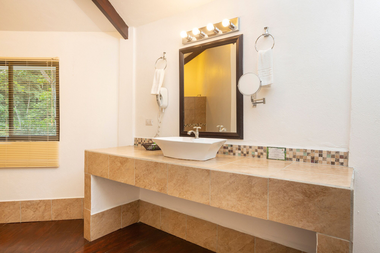 Bathroom 3, Villa Lapas Jungle Village, Garabito