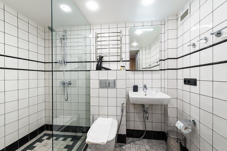 Bathroom 4, F12 Apartments, Sankt-Peterburg gorsovet