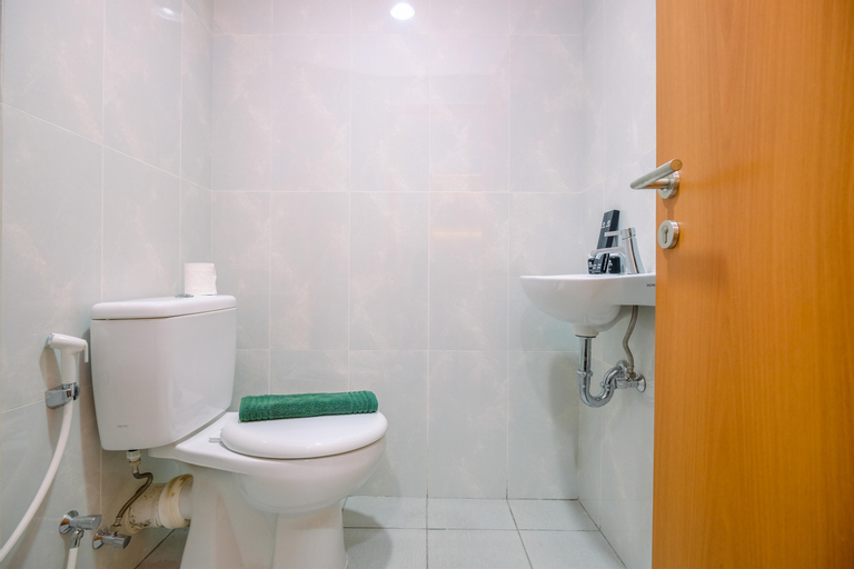 Bedroom 3, Minimalist Studio Room at Evenciio Margonda Apartment By Travelio, Depok