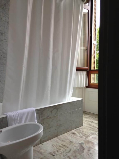 Bathroom 3, Hotel Restaurante Olajauregi, Vizcaya