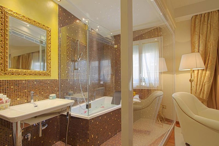 Bathroom 3, Hotel Hawaii, Ravenna