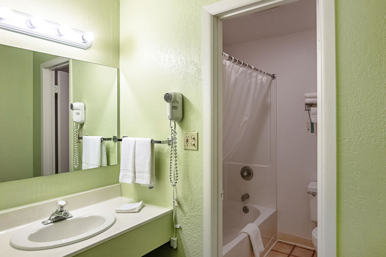 Bathroom 4, Rodeway Inn Gunnison - Crested Butte, Gunnison