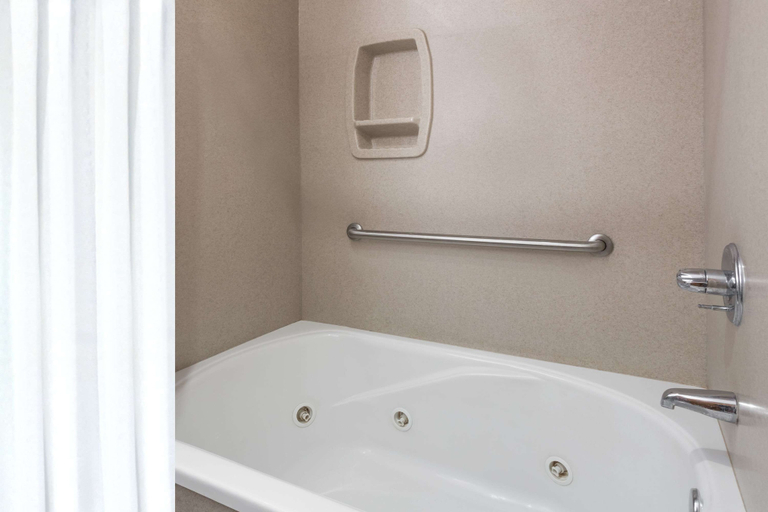 Bathroom 4, Days Inn by Wyndham Sidney NE, Cheyenne