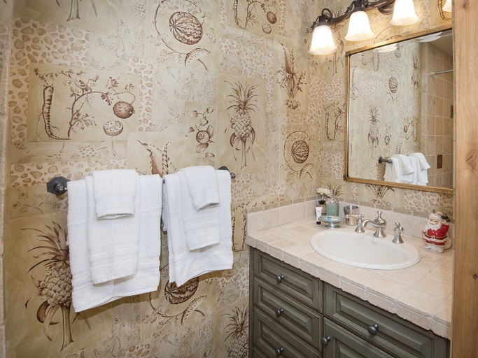 Bathroom 4, Greenhill Court Vacation Home, Eagle