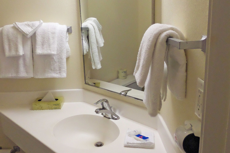 Bathroom 5, Motel 6 London, ON - Ontario, Middlesex