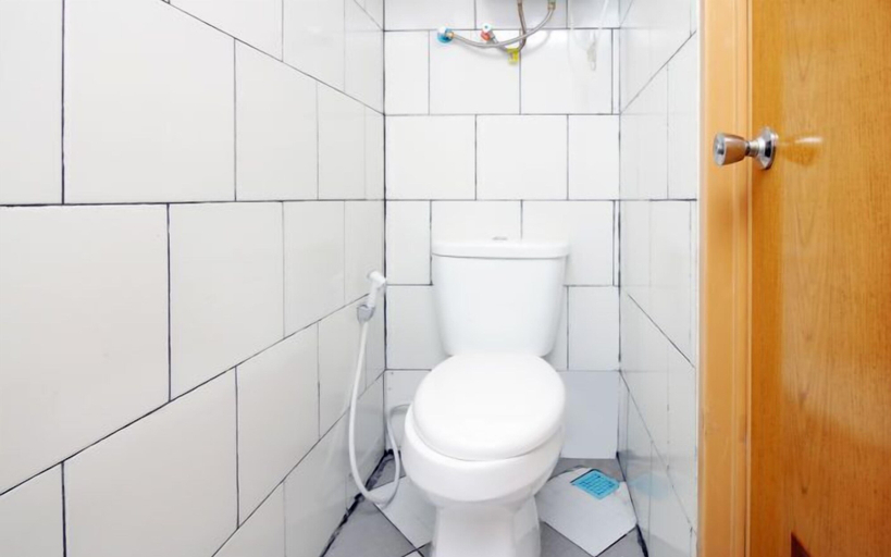 Bathroom 5, Kamar Keluarga Bandara II Syariah, Tangerang