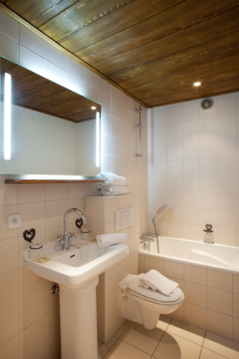 Bathroom 5, Logis Hôtel Domaine de Rouffach, Haut-Rhin
