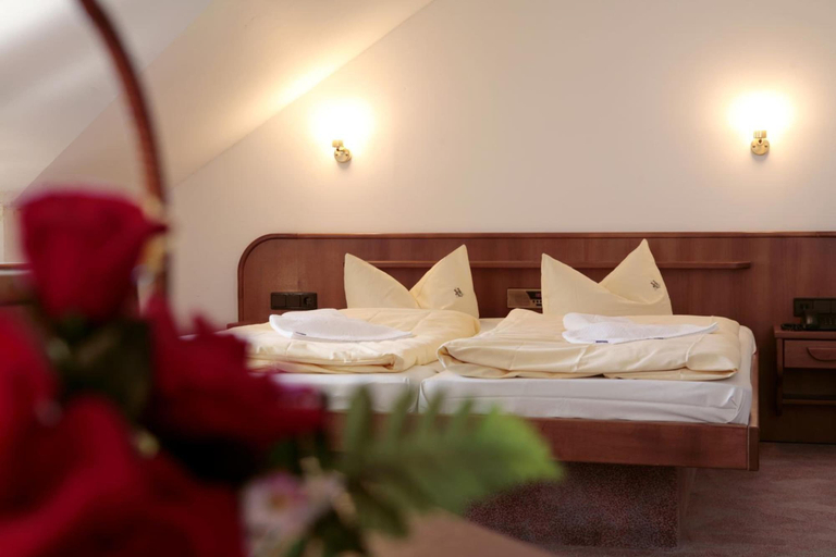 Bedroom 4, Rennsteighotel Herrnberger Hof, Sonneberg