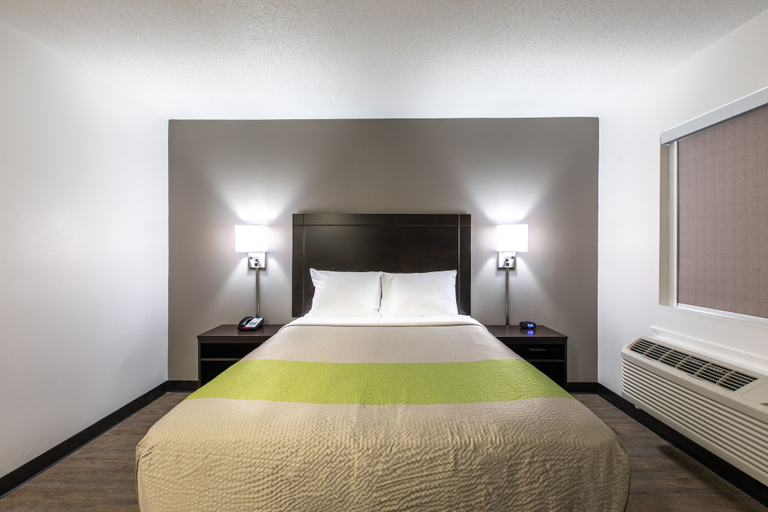 Bedroom 3, Studio 6 Greenville, SC - I-85 Near Downtown, Greenville