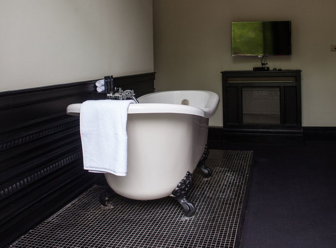Bathroom 5, B in Antwerp, Antwerpen