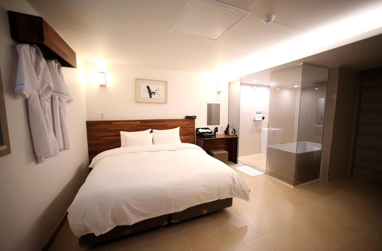 Bedroom 3, Hotel You&I, Nam