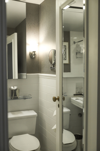 Bathroom 5, Delta Hotels by Marriott Bessborough, Division No. 11