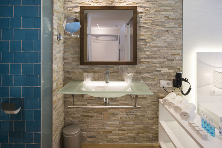 Bathroom 5, Mar Hotels Playa Mar & Spa, Baleares