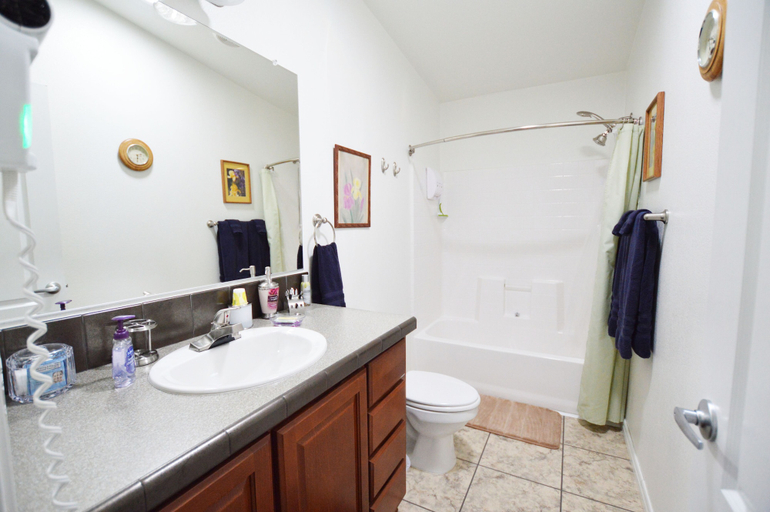 Bathroom 4, The Bear's Den B&B, Coconino