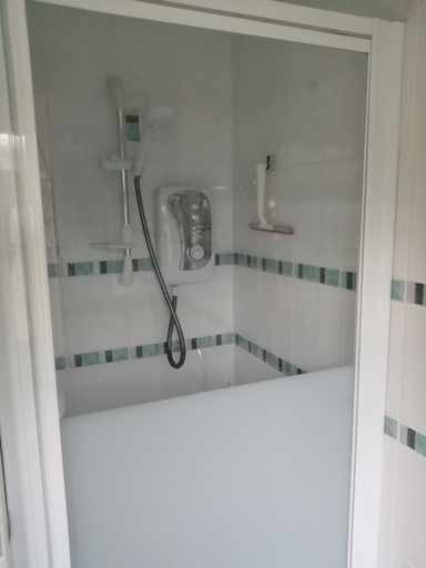 Bathroom 4, Dartmouth Holiday Chalets, Devon