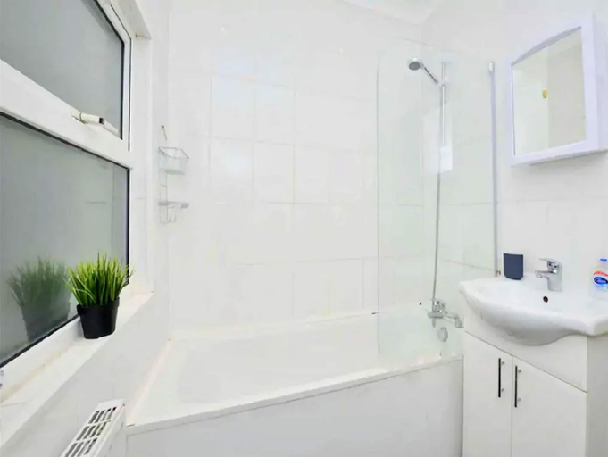 Bathroom 3, Brick Lane Luxury Apartments, London