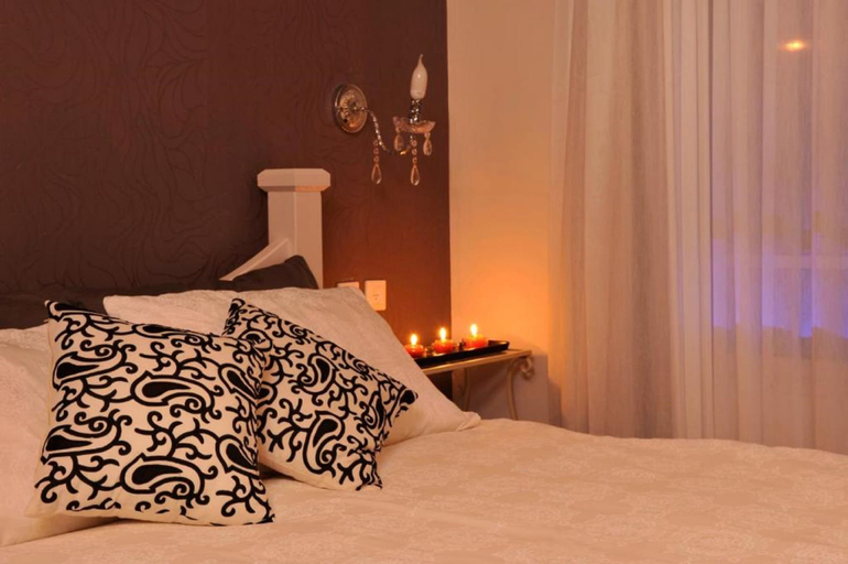 Bedroom 2, La Pace