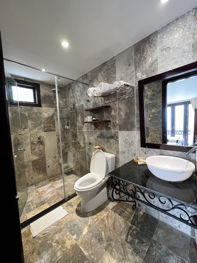Bathroom 5, Ngo House Villa, Da Nang