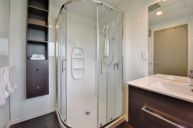 Bathroom 4, Croydon Lodge Hotel, Gore