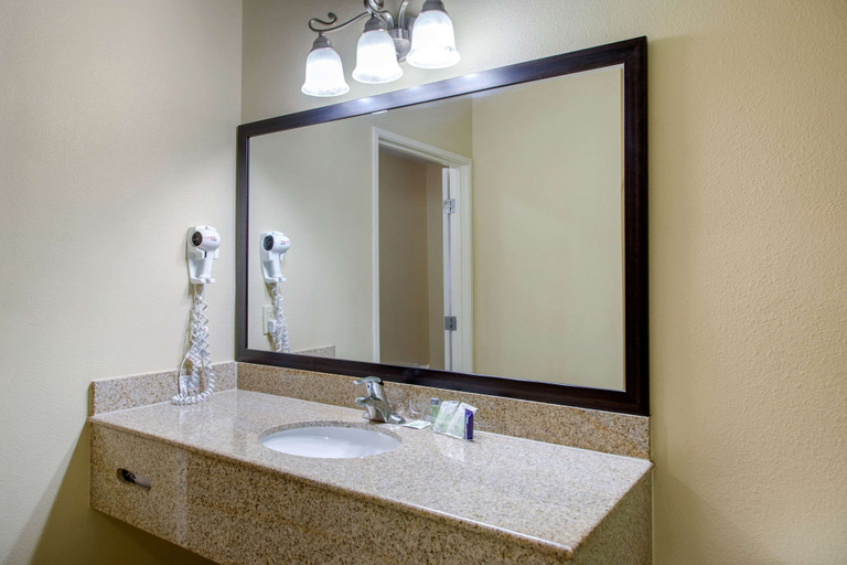 Bathroom 4, Sleep Inn & Suites Bakersfield North, Kern