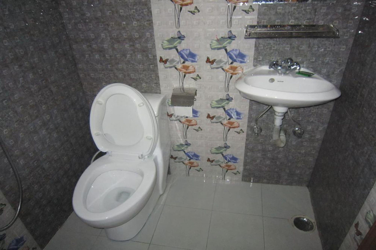 Bathroom 3, Hotel Sunflower, Gandaki