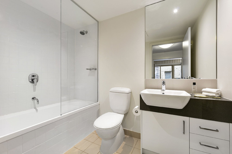 Bathroom, Melbourne Carlton Central Apartment Hotel, Melbourne