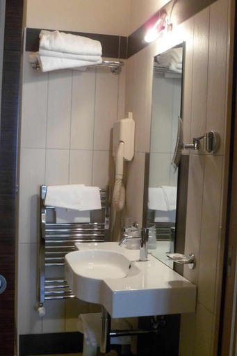 Bathroom 5, Hotel Eden, Lucca