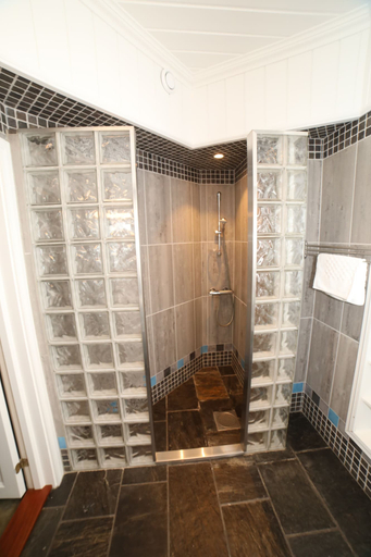 Bathroom 3, Villa Oleanna, Os