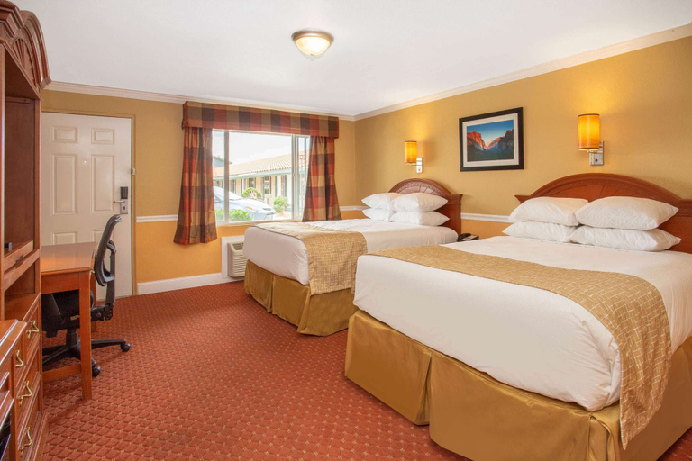 Bedroom 3, Travelodge by Wyndham Hawthorne, Mineral