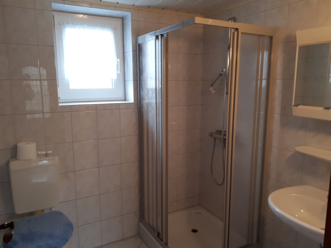 Bathroom 5, Apartments Fröhling, Wittmund