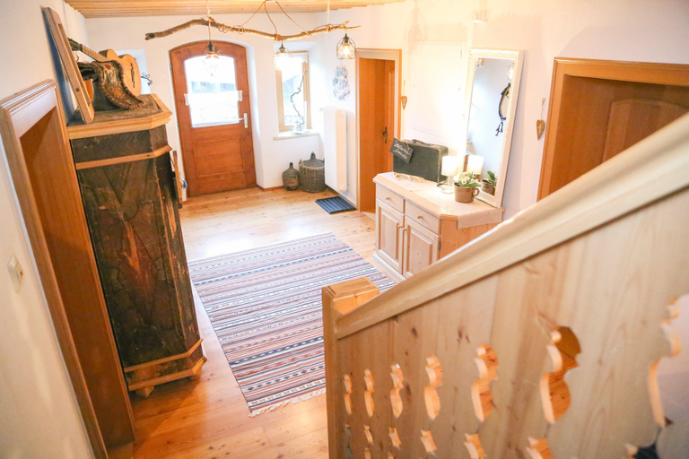 Bedroom 2, Beim Nuihausa, Traunstein