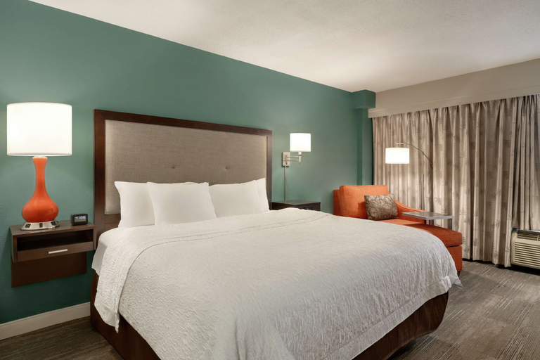 Bedroom 3, Hampton Inn New Orleans-St. Charles Ave./Garden District, Orleans