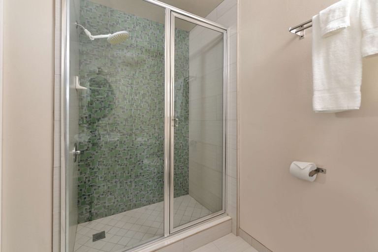 Bathroom 4, Americas Best Value Inn Rancho Palos Verdes, Los Angeles